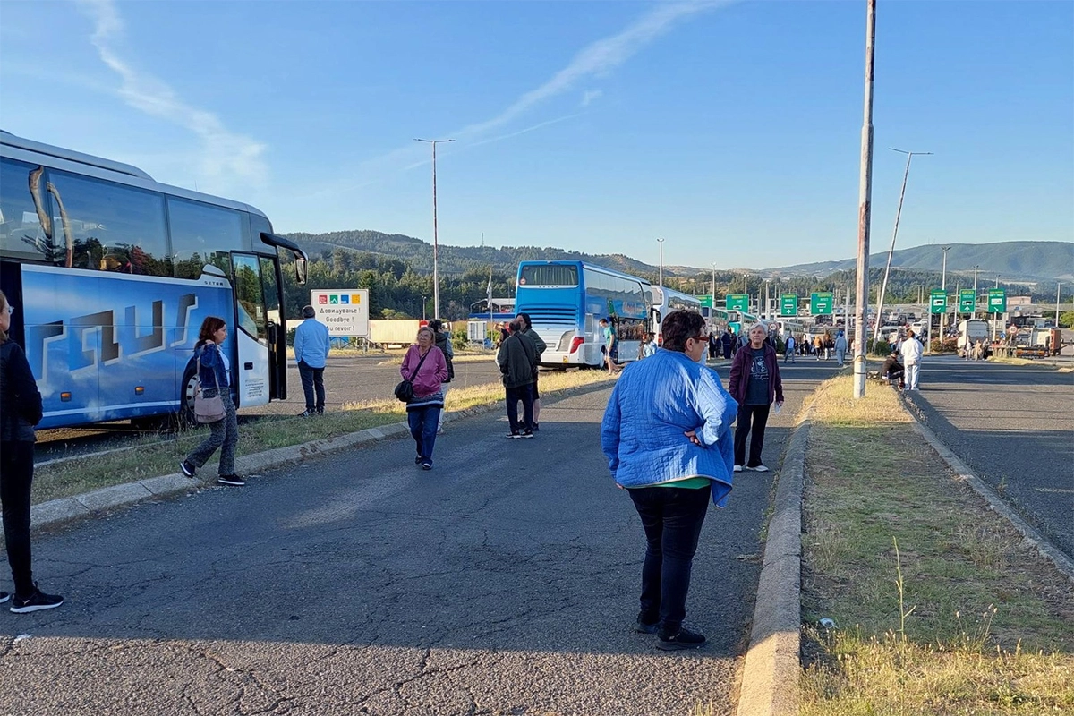 NA ULAZU u Grčku zapelo 65 autobusa