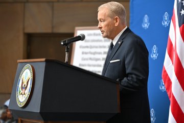 ambasador Ronald Dzonson