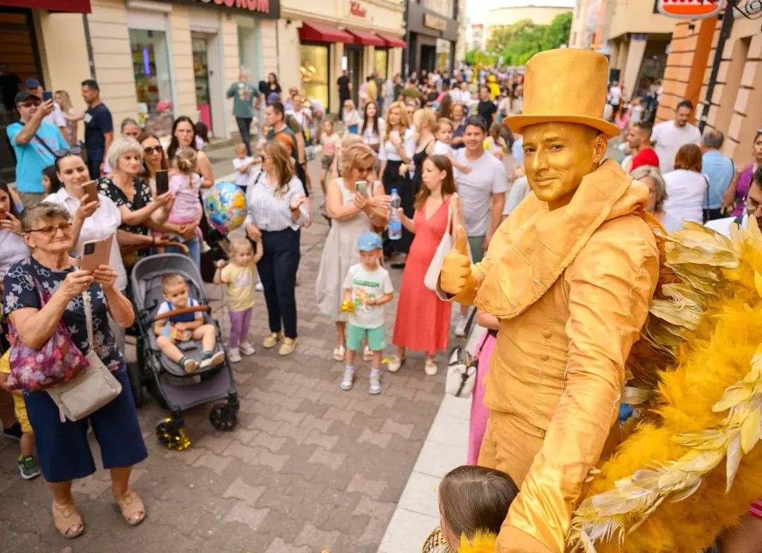 Nakon spektakularnog otvaranja: Trotoart i danas donosi čaroliju na ulice grada
