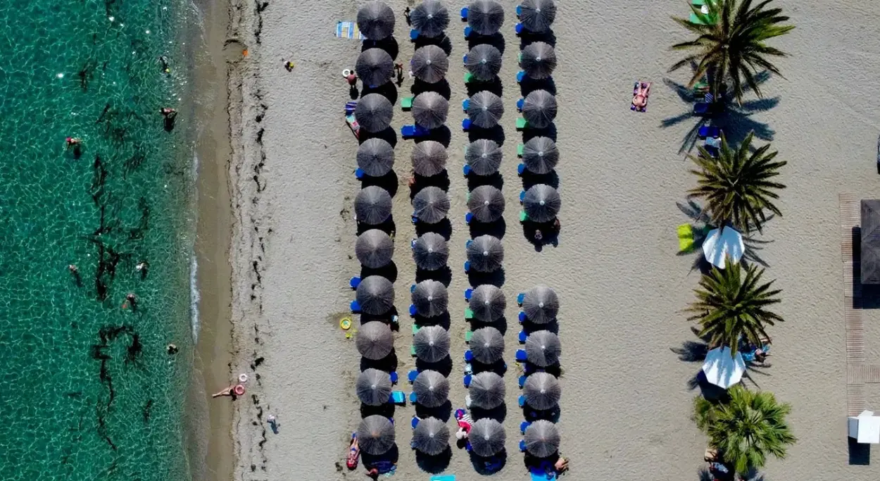 UZNEMIRENI TURUSTI Blizu plaže na Halkidikuju pojavila se ajkula