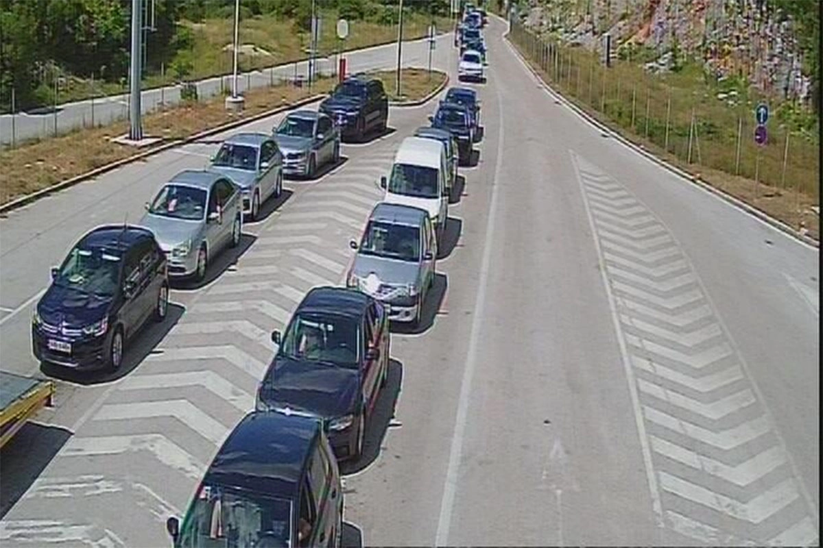 NA OSAM PRELAZA Velike gužve na izlazu iz BiH